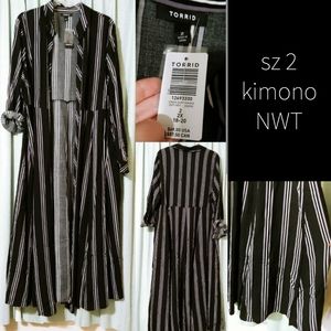 Torrid kimono NWT